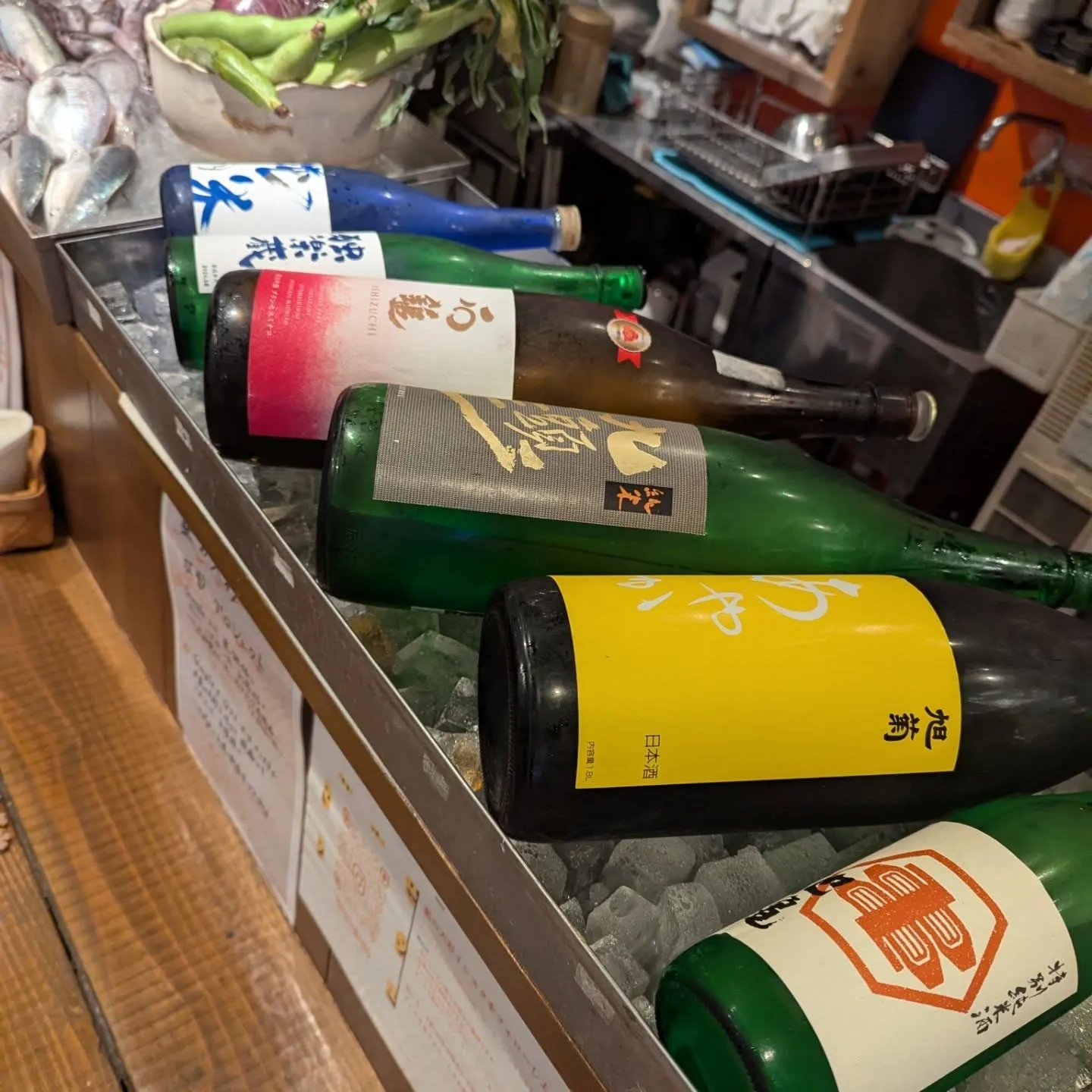 新鮮な刺身、豊富なおつまみ、定番料理、お酒でもお食事でも満足...