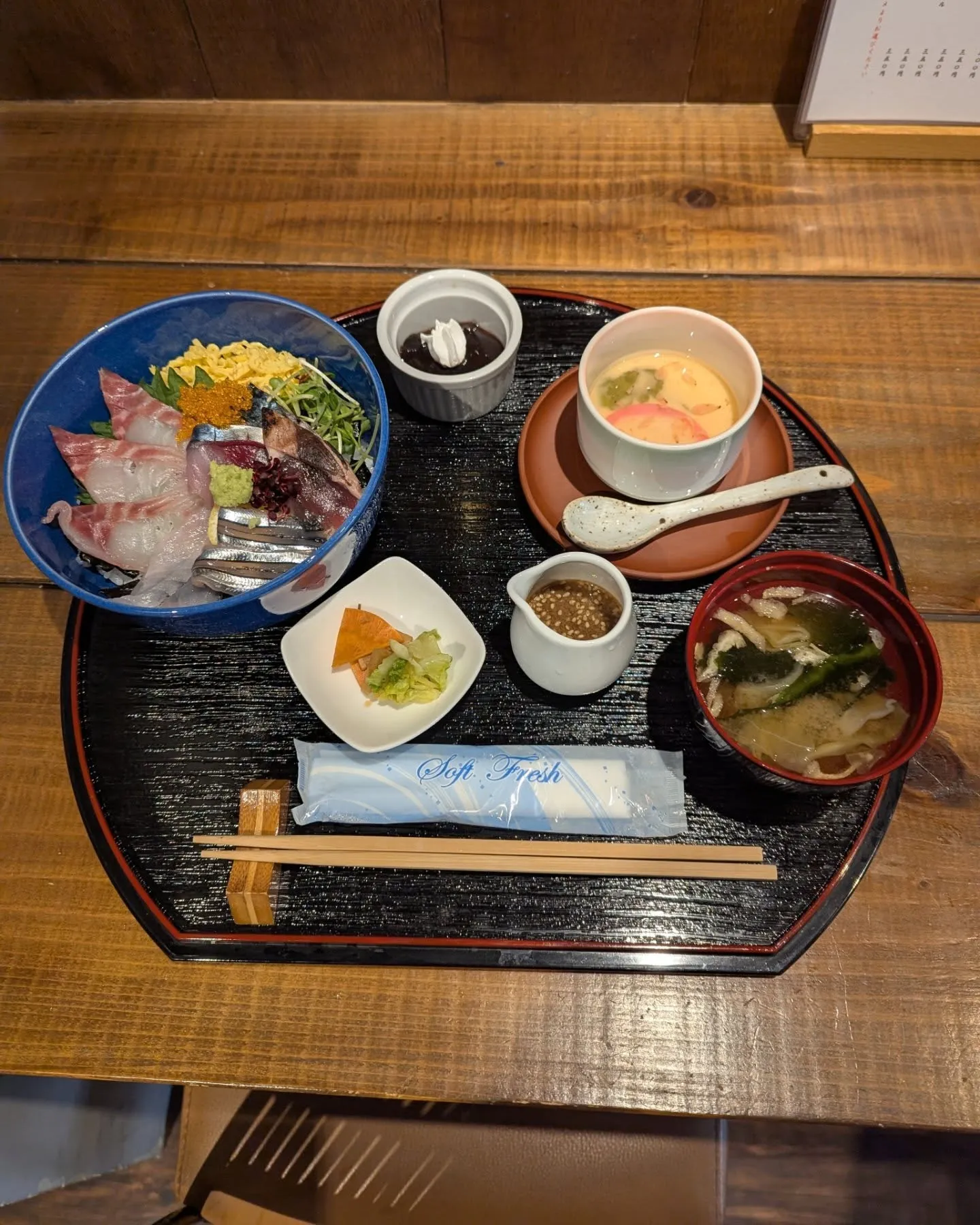 呉服町で和食定食、海鮮丼を満喫できる藍の天彩です。