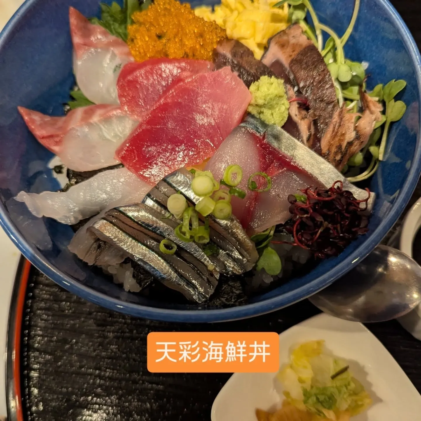 サンパレス、呉服駅近くで新鮮な海鮮丼を中心に和食を楽しめる場...