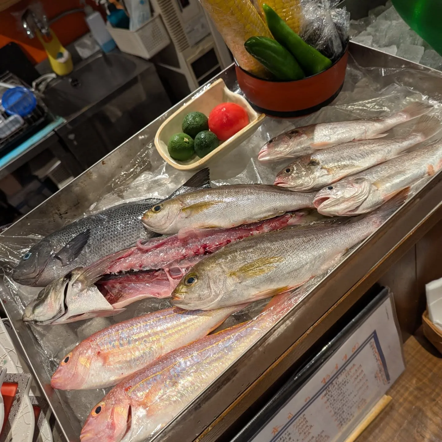 新鮮な刺身、和食を堪能できる飲食店　和食堂藍の天彩です。