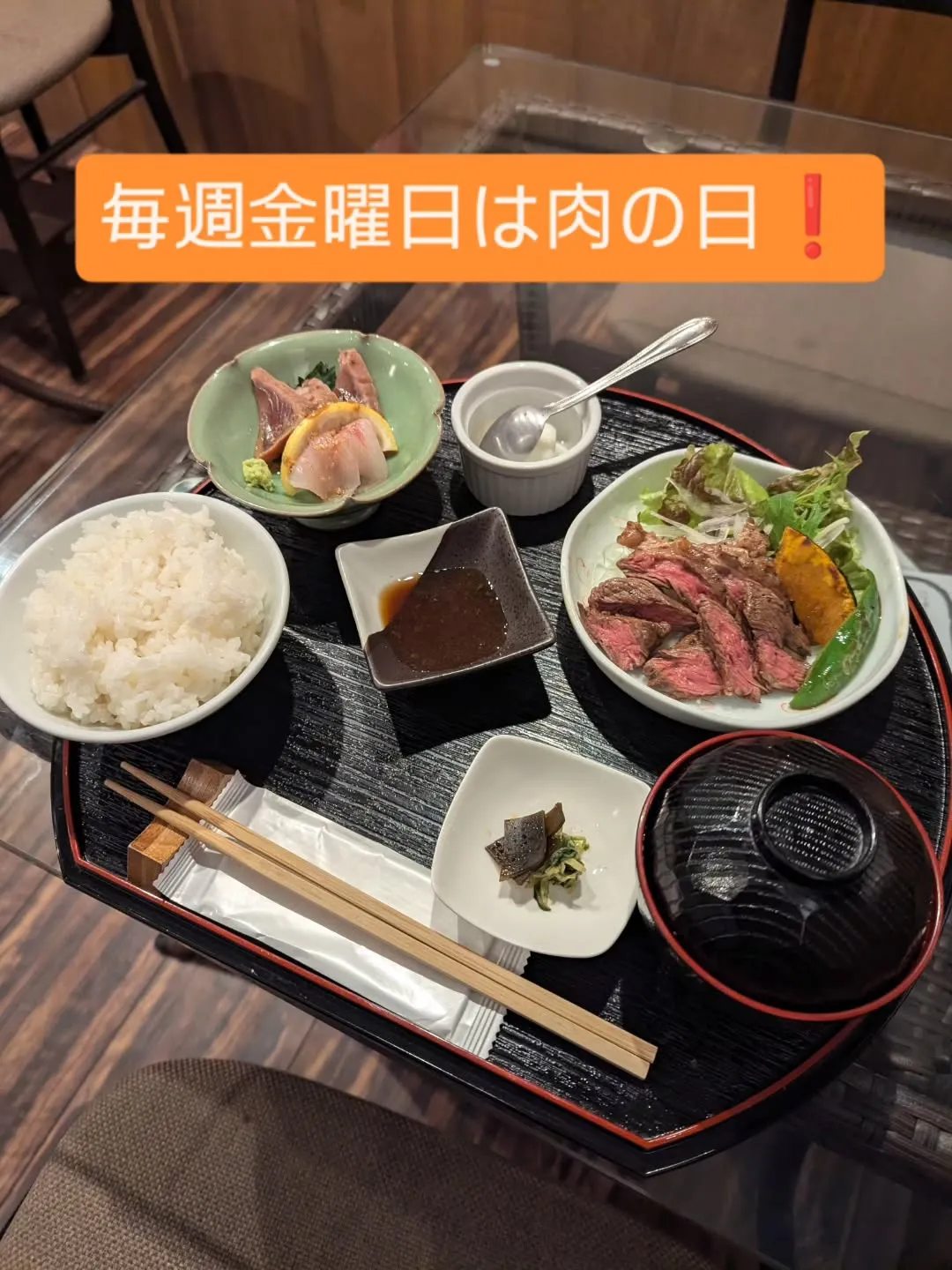 明日の日替わりは毎週金曜日恒例の肉の日です✨